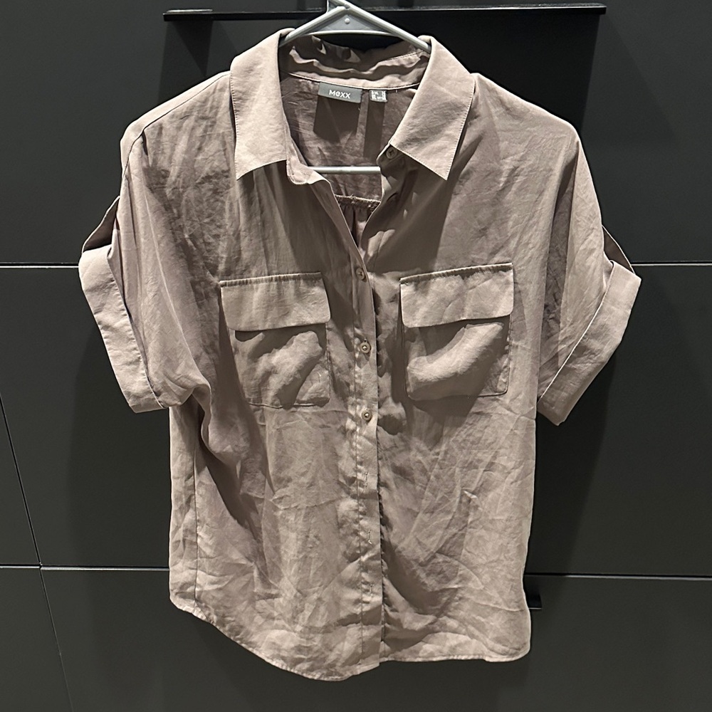 NWOT Mauve/Taupe Short Sleeve Button-Up Shirt - Picture 1 of 4